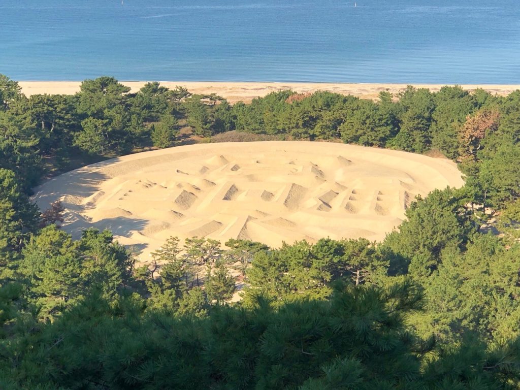 琴弾公園 サンドアートの元祖 江戸時代の砂絵が見られる金運のパワースポット 観音寺 四国 中国 旅行 観光情報なら 四国 中国旅行ナビ しちゅーなび